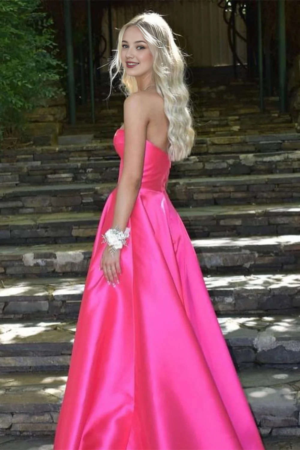 Robe de bal longue princesse coupe trapèze avec décolleté en cœur et fente sur le devant