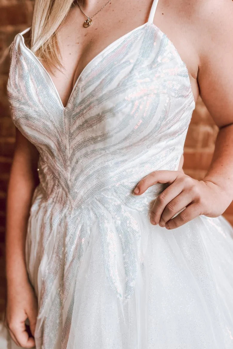 Robe de soirée trapèze en tulle, dentelle et paillettes, col en V, bretelles spaghetti