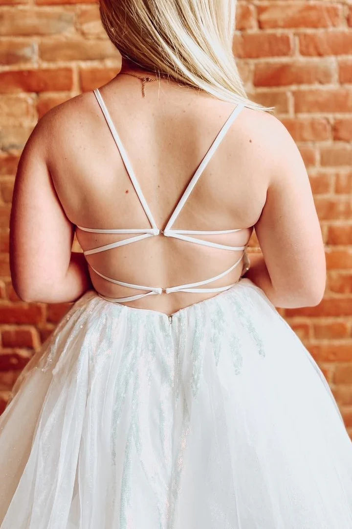 Robe de soirée trapèze en tulle, dentelle et paillettes, col en V, bretelles spaghetti