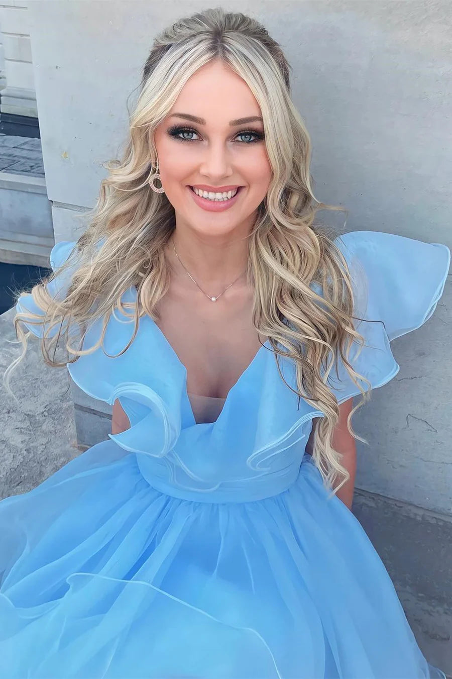 Robe de soirée courte à volants et coupe trapèze