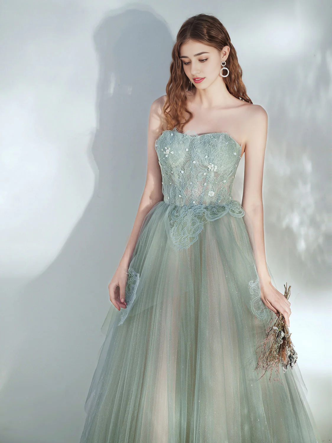 Robe de bal longue bustier en tulle et dentelle avec appliques