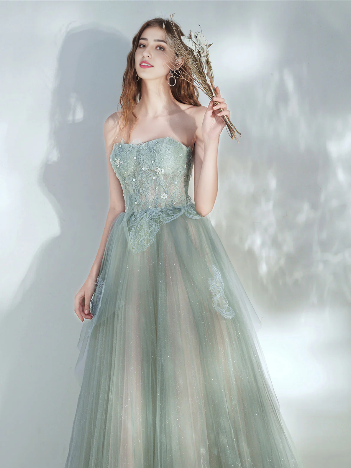 Robe de bal longue bustier en tulle et dentelle avec appliques