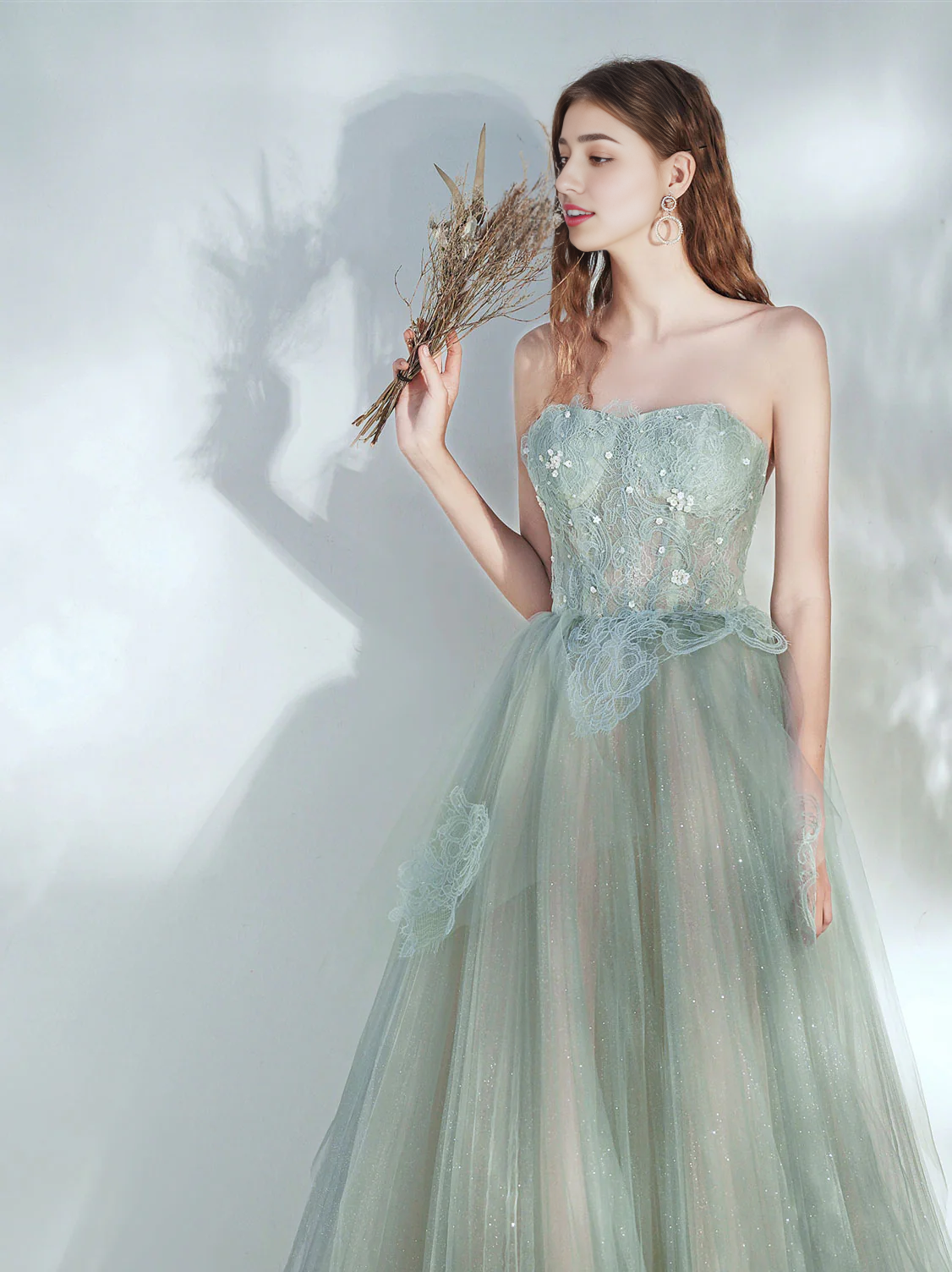 Robe de bal longue bustier en tulle et dentelle avec appliques