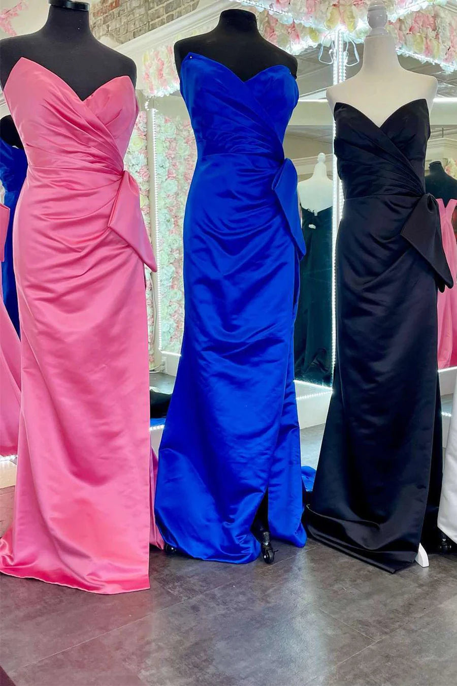 Vestido de fiesta de satén sin tirantes, corte sirena, abertura y lazo grande