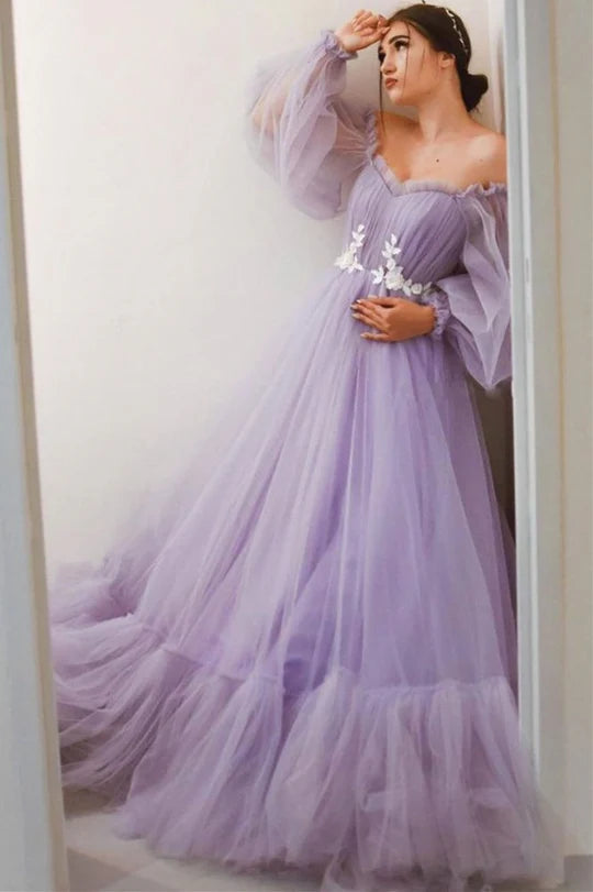 Robe de bal trapèze en tulle à volants, manches longues et épaules dénudées