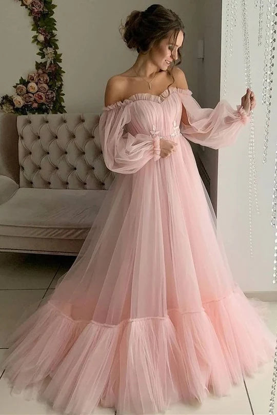 Robe de bal trapèze en tulle à volants, manches longues et épaules dénudées