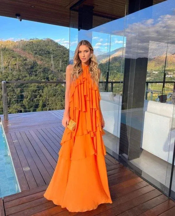 Robe de soirée longue orange à volants et dos nu pour femme, coupe trapèze, idéale pour une soirée ou un bal. 