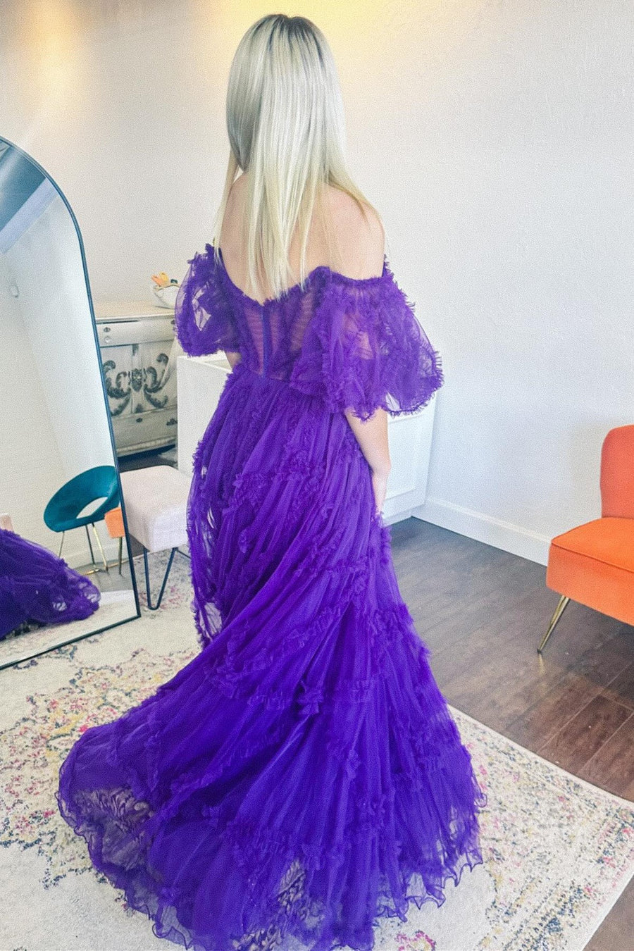 Robe de bal trapèze à volants transparents et manches bouffantes avec corset