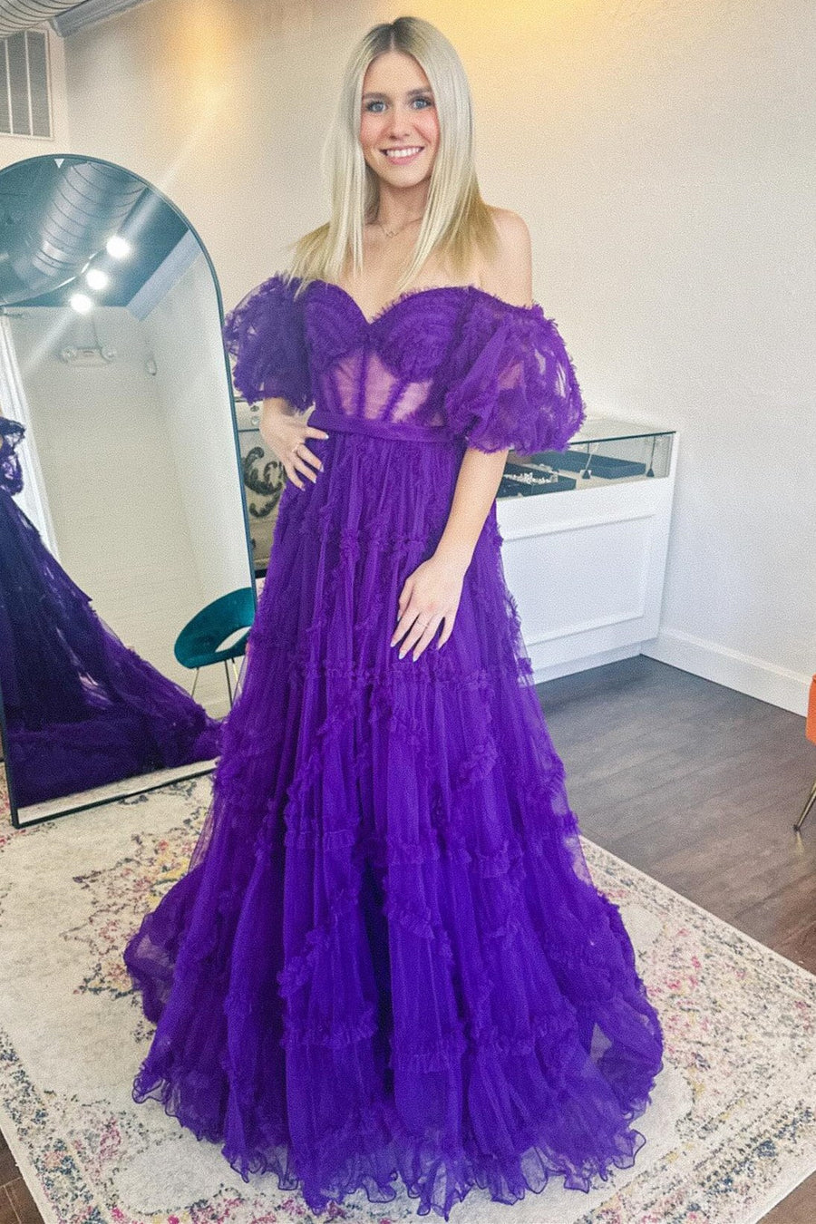 Robe de bal trapèze à volants transparents et manches bouffantes avec corset