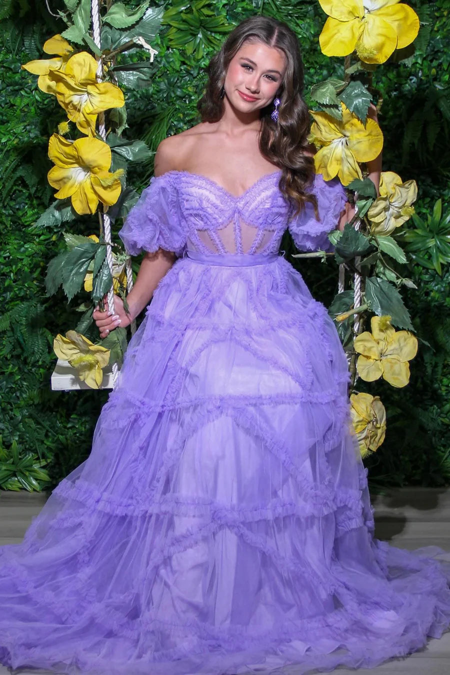 Robe de bal trapèze à volants transparents et manches bouffantes avec corset