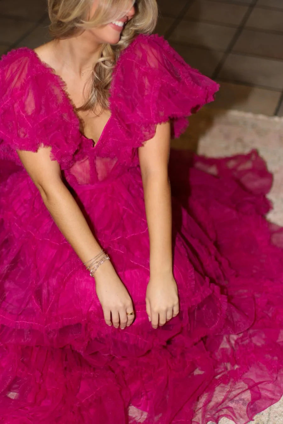 Robe de bal trapèze à volants transparents et manches bouffantes avec corset