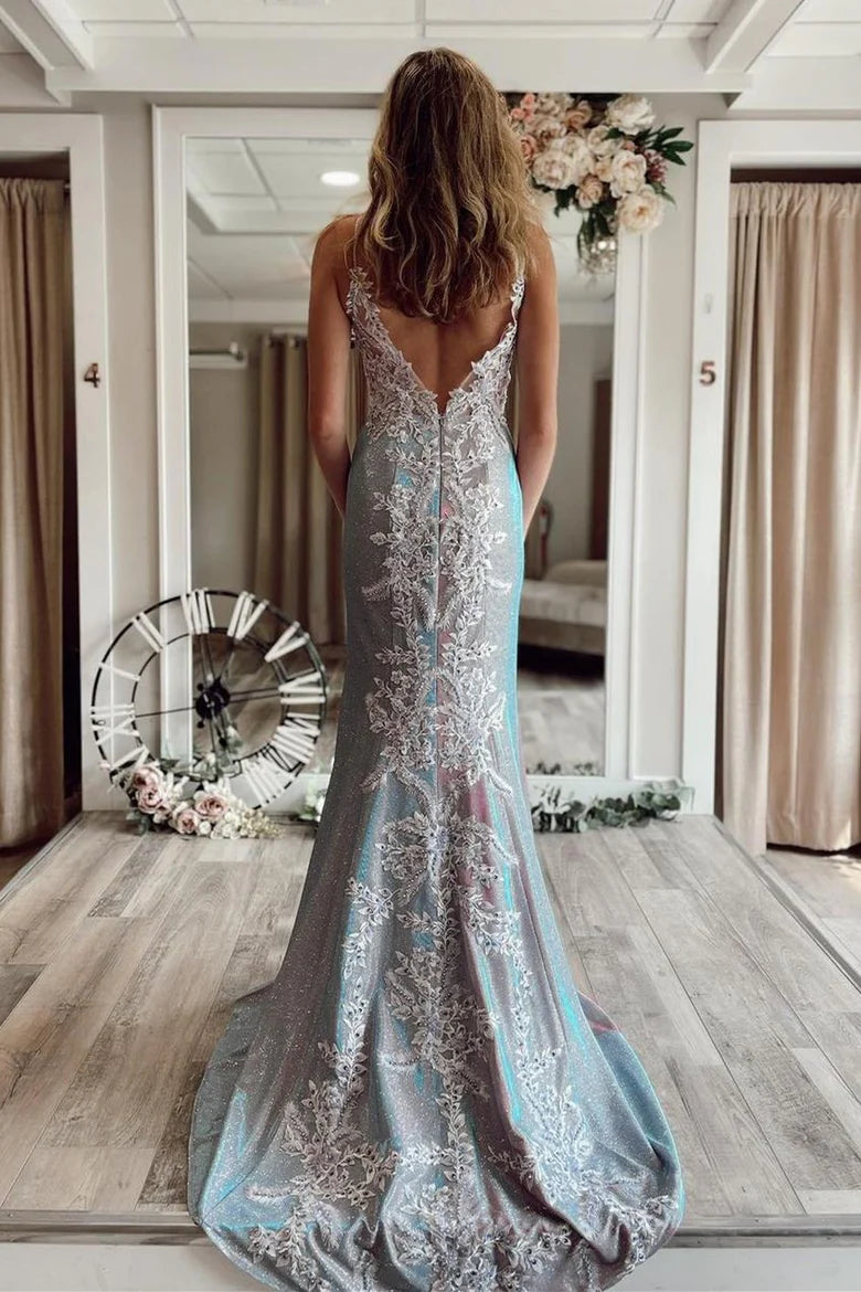 Vestido de fiesta de sirena con tirantes finos y apliques