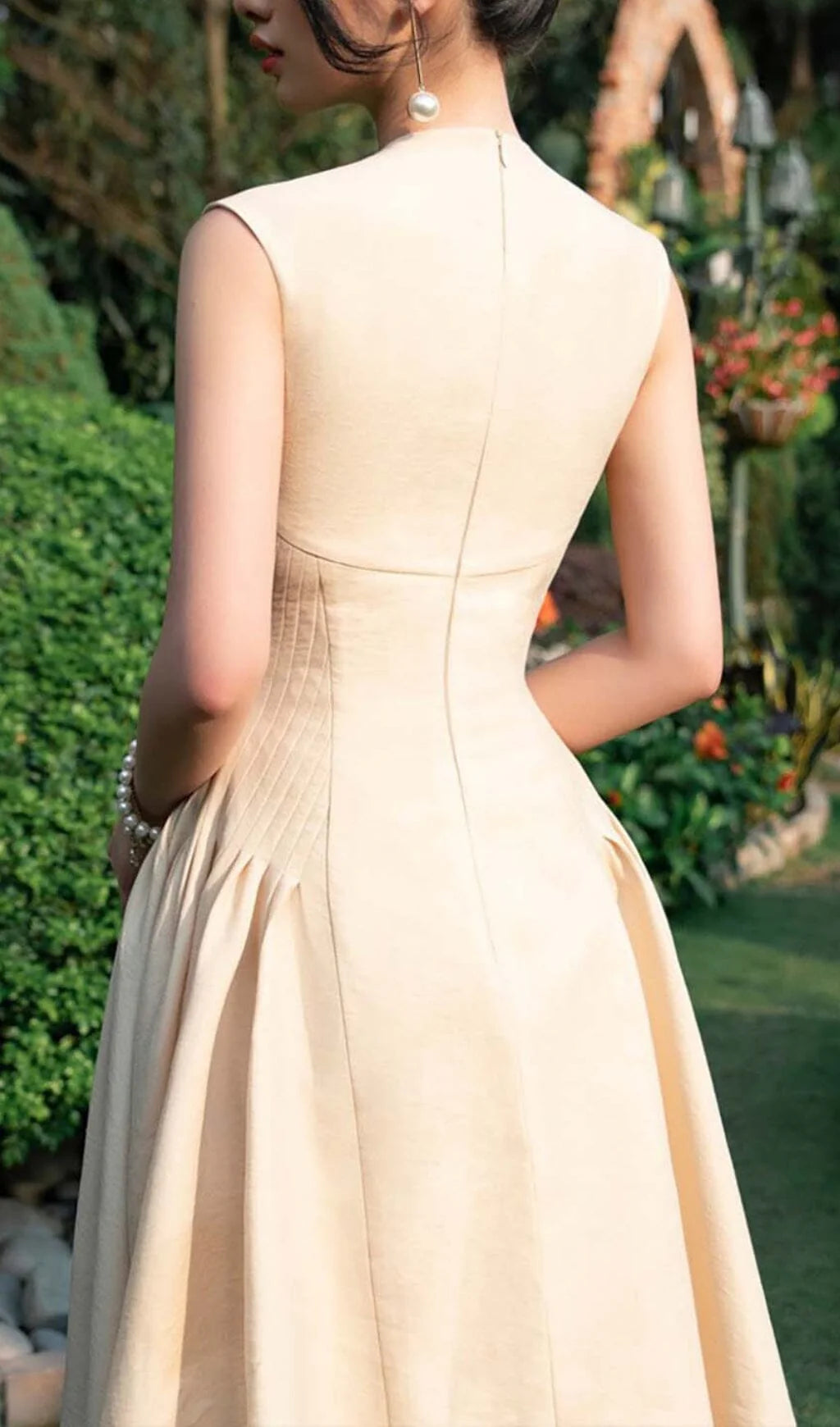 Robe de bal mi-longue sans manches style corset trapèze