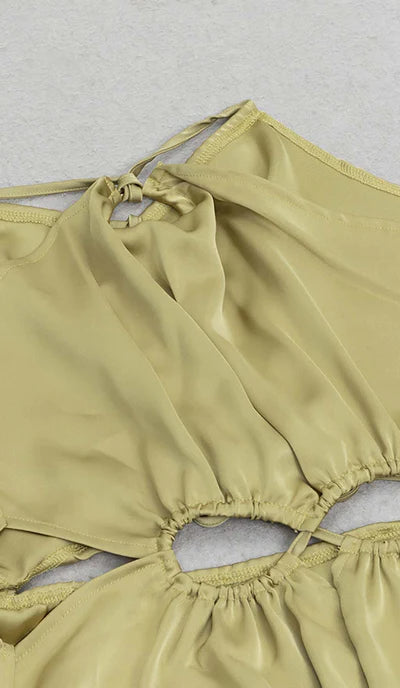 Vestido de fiesta de satén con cordones y abertura en la cintura