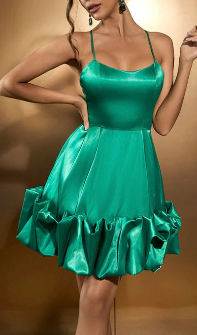 Vestido de fiesta de satén con cuello halter y sin tirantes