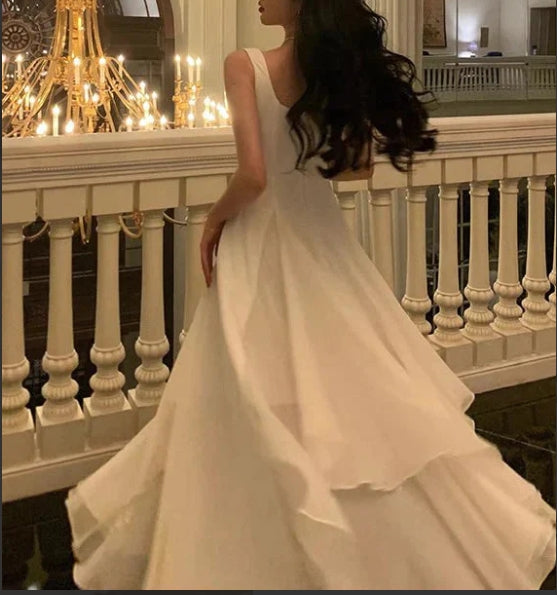 Robe de bal trapèze plissée à col carré