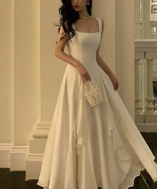 Robe de bal trapèze plissée à col carré