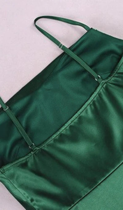 Robe de bal à bretelles en satin avec fente latérale