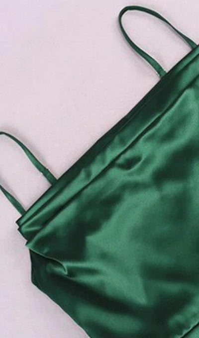 Robe de bal à bretelles en satin avec fente latérale