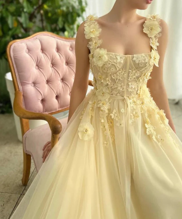 Robe de bal de fin d'année trapèze sans manches avec appliques