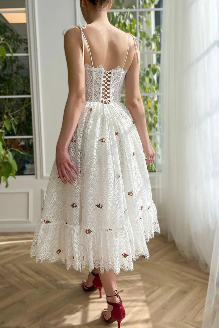Robe de bal trapèze en dentelle transparente avec bretelles spaghetti et appliques