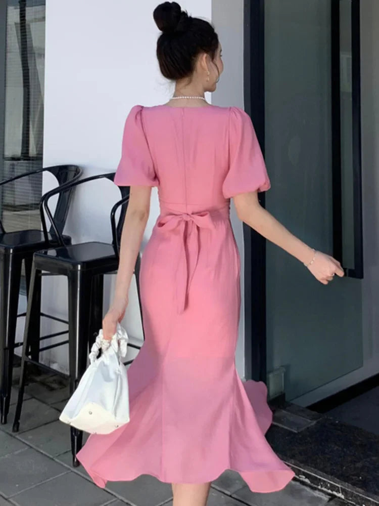 Robe de bal mi-longue élégante à manches bouffantes et coupe trapèze