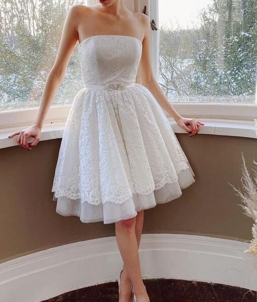 Robe de bal de mariage courte sans bretelles à épaules dénudées
