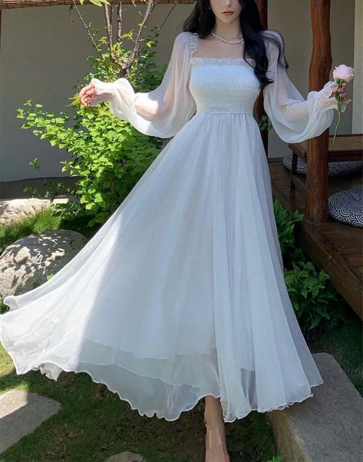 Robe de soirée trapèze en tulle à col carré et manches longues