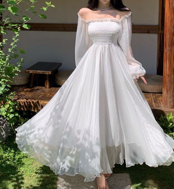 Robe de soirée trapèze en tulle à col carré et manches longues