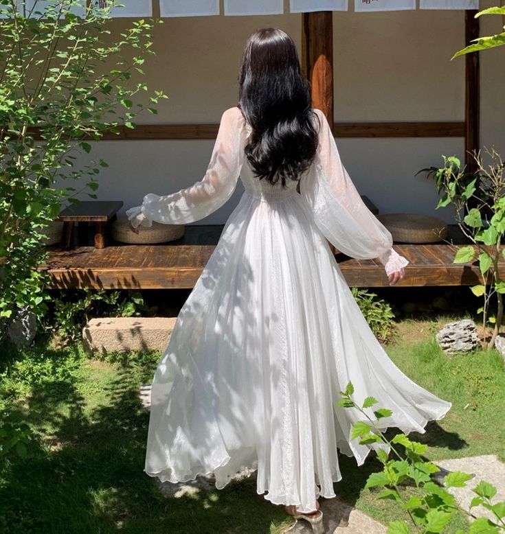 Robe de soirée trapèze en tulle à col carré et manches longues