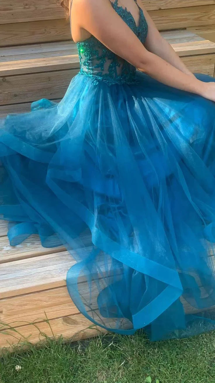 Robe de bal longue en tulle et dentelle, coupe trapèze, bretelles spaghetti, col en V