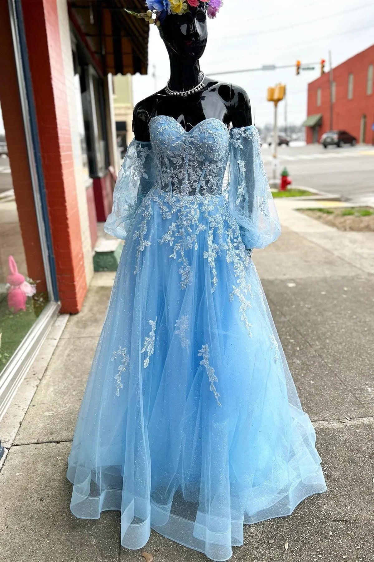 Robe de bal trapèze en dentelle florale avec décolleté en cœur et manches
