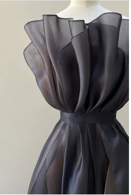 Robe de bal trapèze à volants et épaules dénudées en tulle