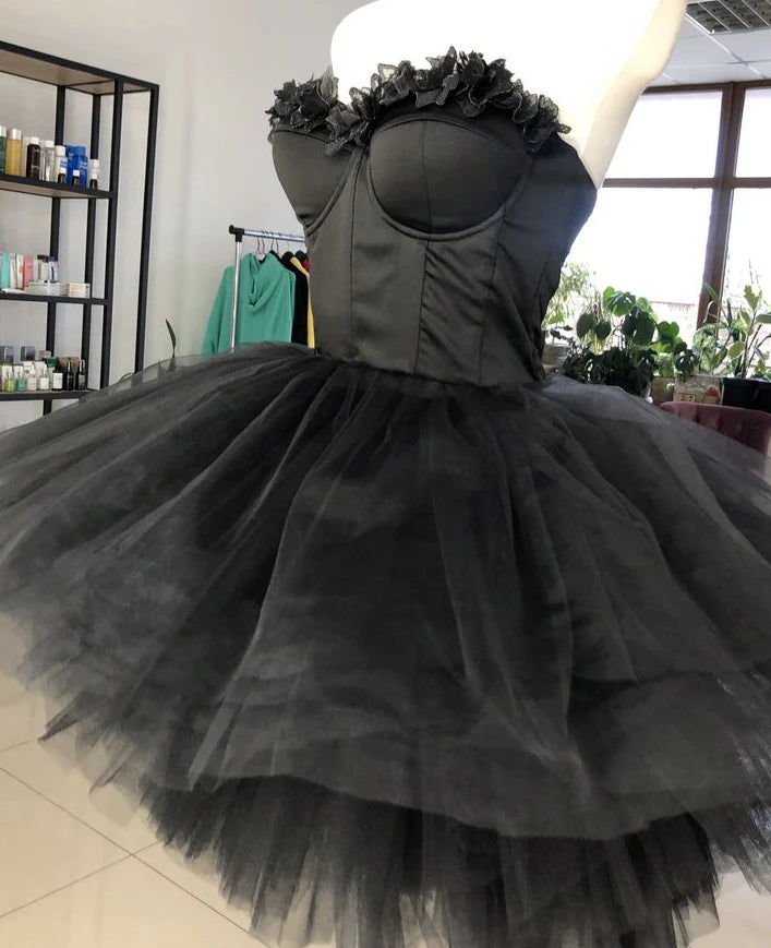 Vestido de fiesta sin tirantes de tul con corsé y escote en forma de A