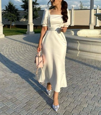 Robe de bal trapèze à col carré et motif conte de fées