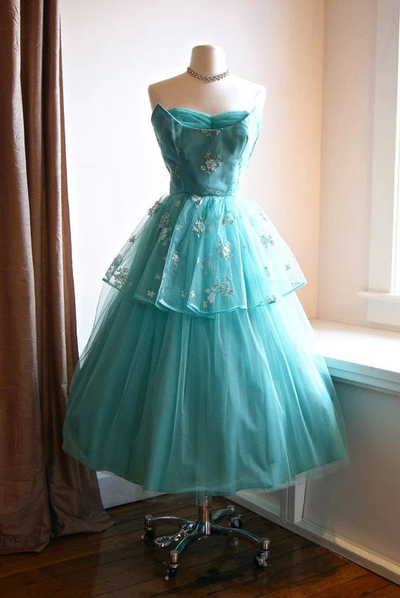 Robe de bal courte et élégante sans bretelles, multicouches