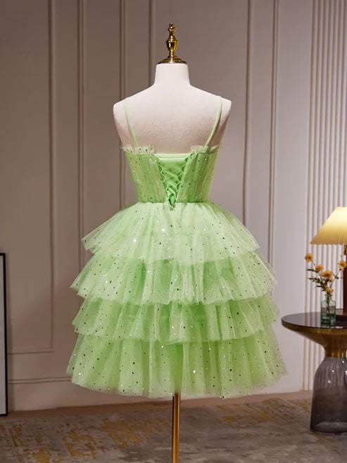 Robe de bal courte trapèze en tulle à bretelles spaghetti