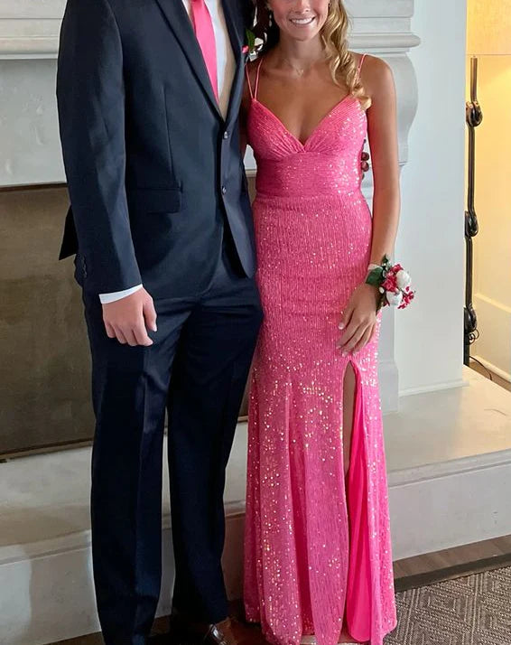 Robe de bal scintillante à bretelles spaghetti et fente