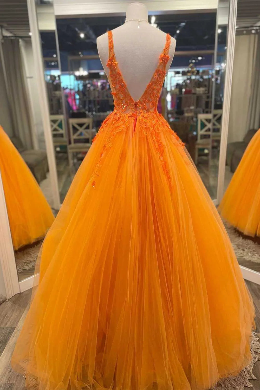 Superbe robe de bal longue en tulle fleuri à col en V