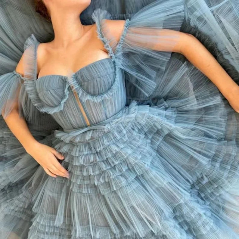 Robe de bal trapèze longue en tulle à volants et plusieurs couches
