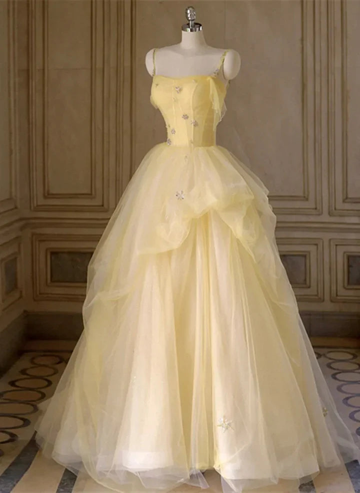 Robe de bal longue en tulle à bretelles spaghetti et coupe trapèze