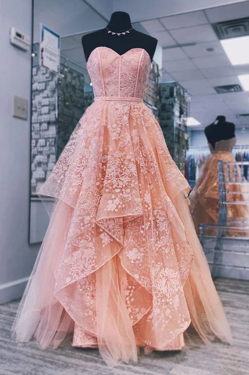 Robe de bal longue en tulle et dentelle, sans bretelles, décolleté en cœur