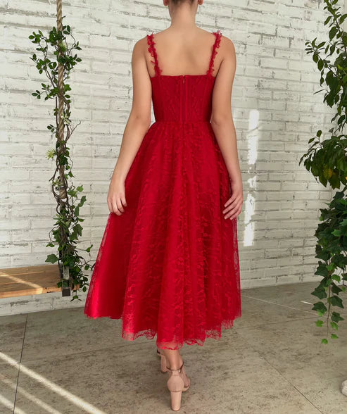 Robe de bal trapèze en tulle et dentelle à bretelles spaghetti
