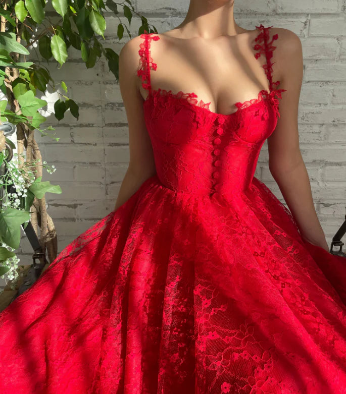 Robe de bal trapèze en tulle et dentelle à bretelles spaghetti