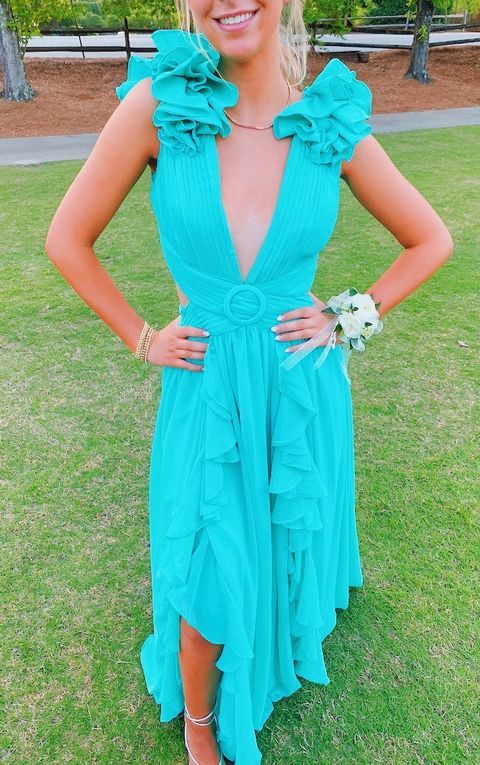 Robe de bal trapèze à décolleté en V profond et dos nu avec lacets