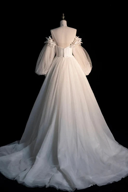 Robe de bal trapèze en tulle à épaules dénudées et traîne