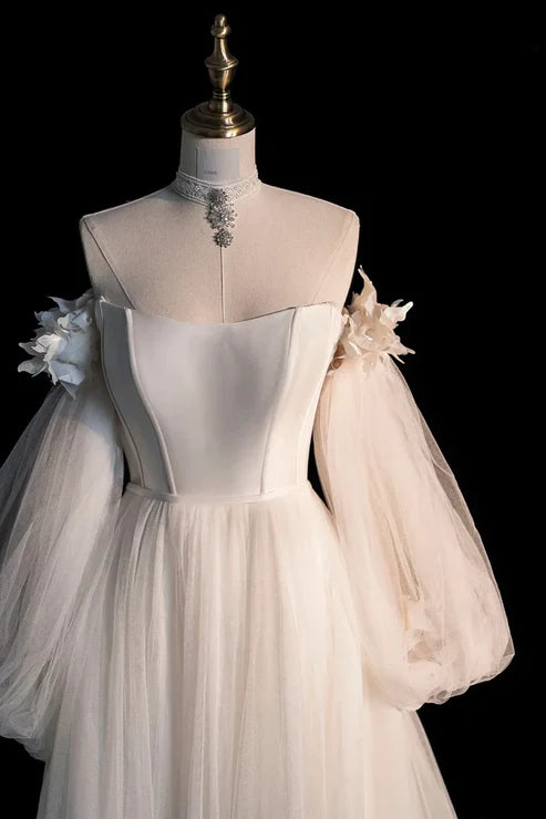 Robe de bal trapèze en tulle à épaules dénudées et traîne