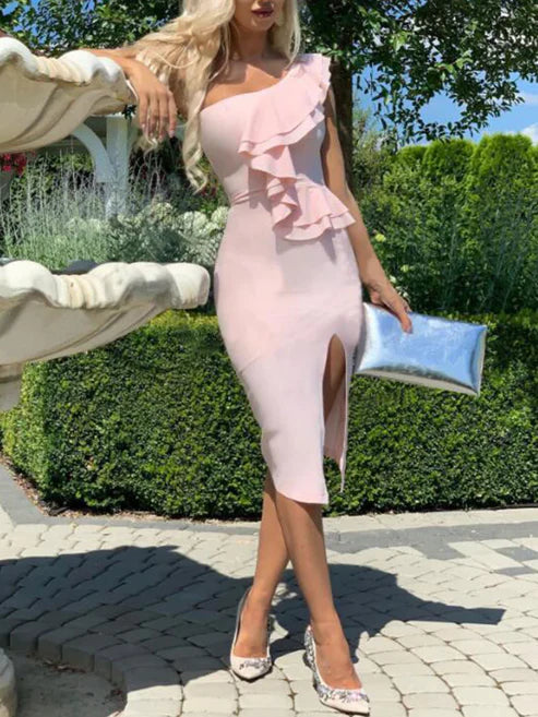 Robe de bal moulante à volants irréguliers et fente asymétrique