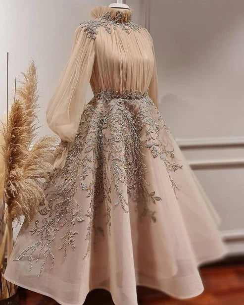 Robe de bal à col montant et manches longues, longueur cheville