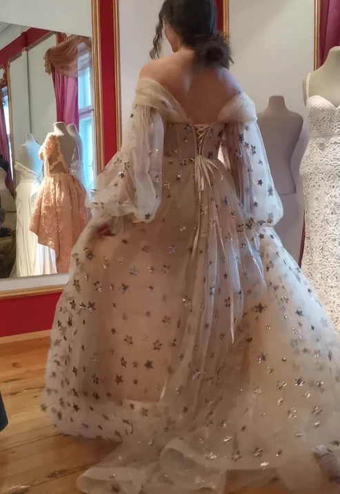 Robe de bal en tulle scintillant à épaules dénudées